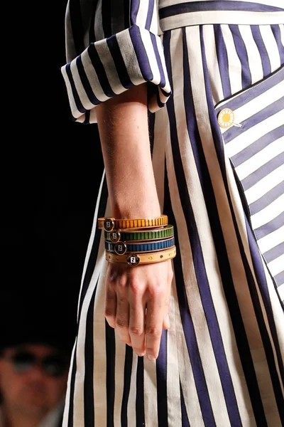 Look 64
